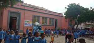 Read more about the article Alunos nas festividades do primeiro dia de aulas