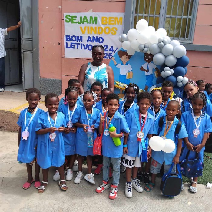 1ano Seila Professora Seila e alunos do primeiro ano
